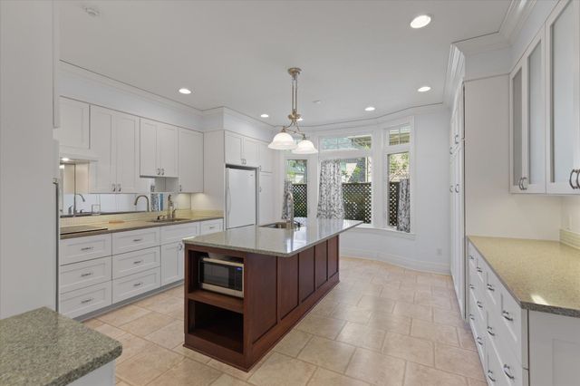 2202 Robbinwood Lane, Longview, TX 75601