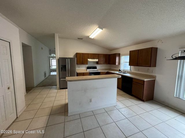 906 Shaw Circle, Melbourne, FL 32940