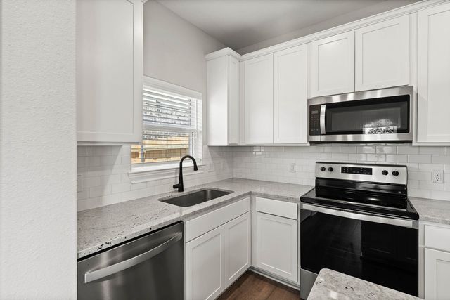 348 Live Oak Lane, Hutchins, TX 75141