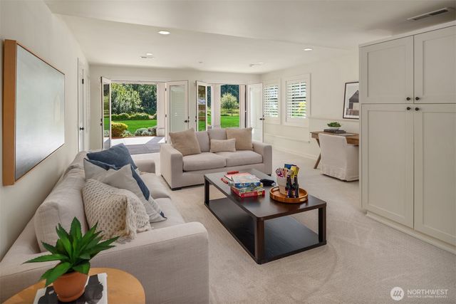 21819 SE 13th Place, Sammamish, WA 98075