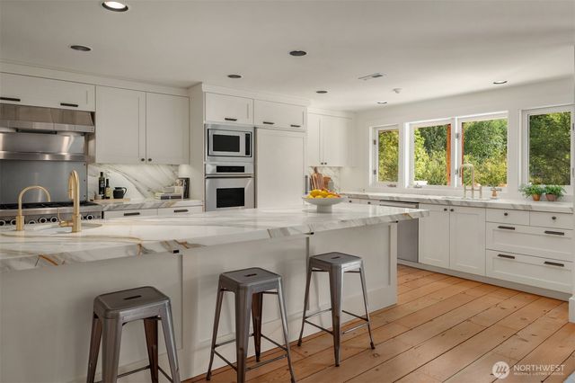 21819 SE 13th Place, Sammamish, WA 98075