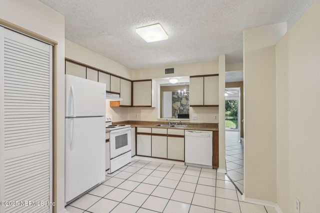 3015 COBBLEWOOD Lane E, Jacksonville, FL 32225