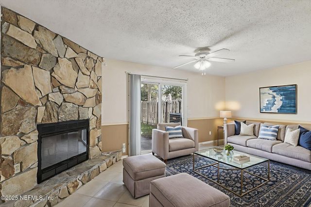 3015 COBBLEWOOD Lane E, Jacksonville, FL 32225