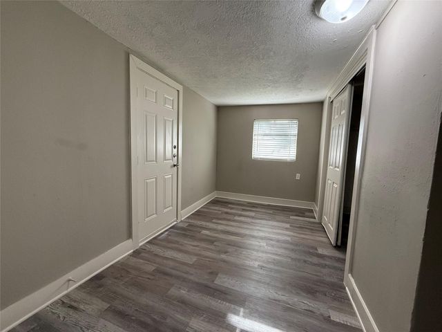 17 E James Street, Baytown, TX 77520