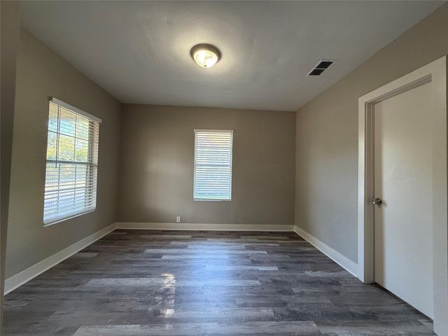 17 E James Street, Baytown, TX 77520