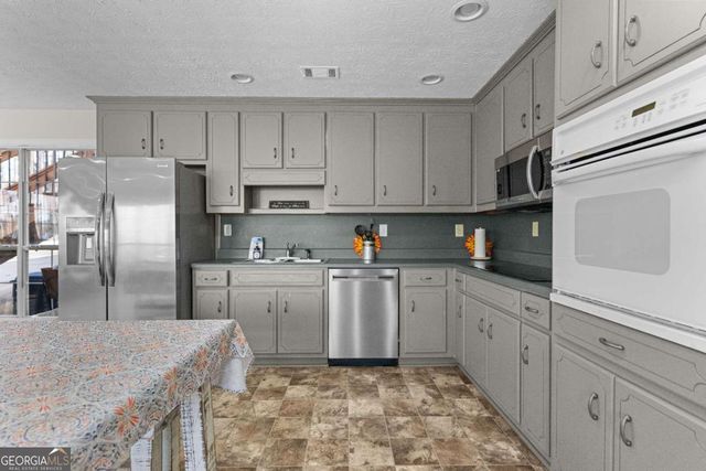 403 Long Shoals Drive, Eatonton, GA 31024