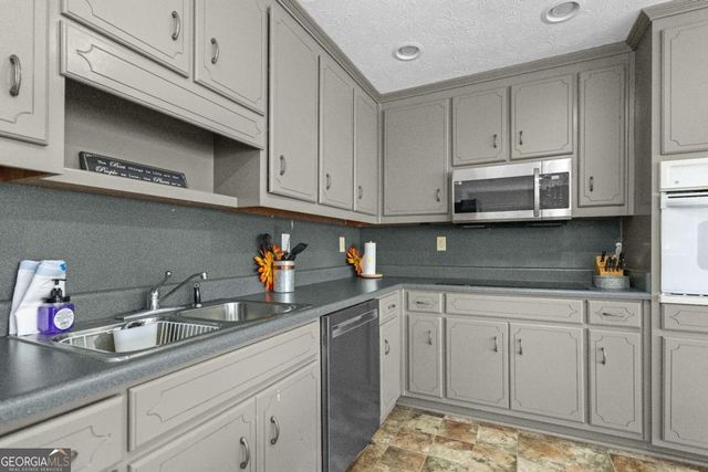 403 Long Shoals Drive, Eatonton, GA 31024