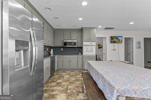 403 Long Shoals Drive, Eatonton, GA 31024