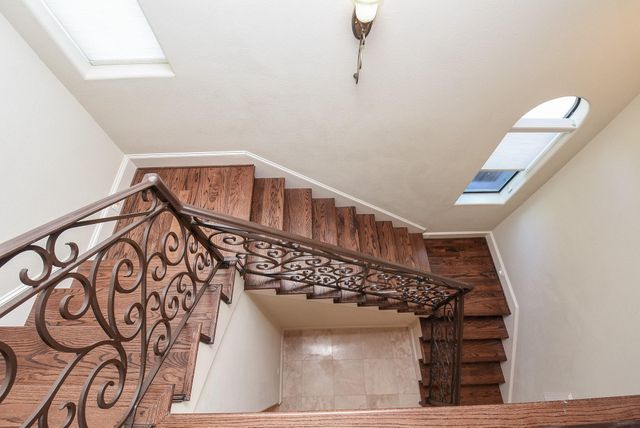 2052 W Main Street, Houston, TX 77098