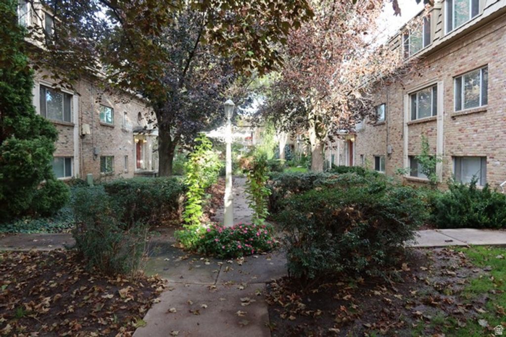 2220 E MURRAY HOLLADAY BLVD #136, Holladay, UT 84117 — exterior
