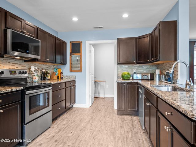 660 Riggs Road, Hubert, NC 28539