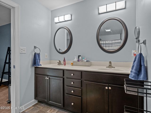 660 Riggs Road, Hubert, NC 28539