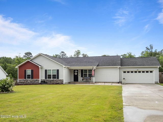 660 Riggs Road, Hubert, NC 28539