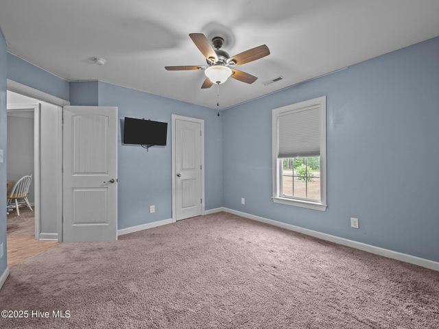 660 Riggs Road, Hubert, NC 28539