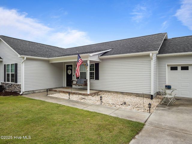 660 Riggs Road, Hubert, NC 28539