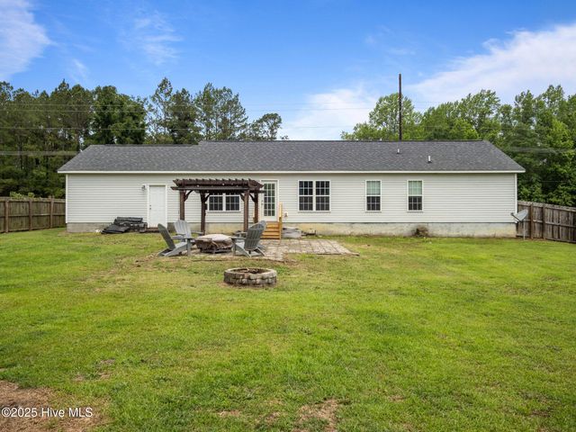 660 Riggs Road, Hubert, NC 28539