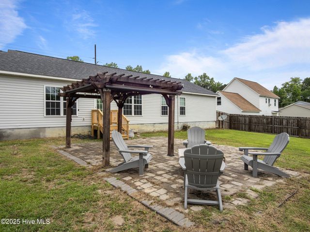 660 Riggs Road, Hubert, NC 28539
