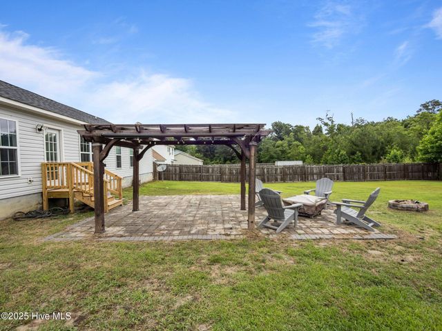 660 Riggs Road, Hubert, NC 28539