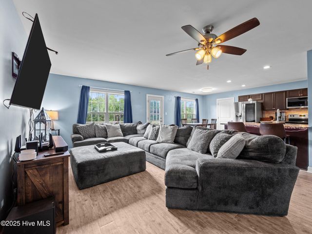 660 Riggs Road, Hubert, NC 28539