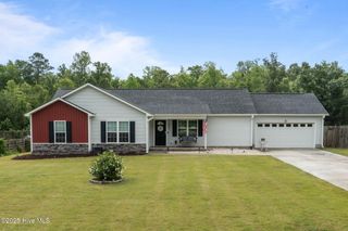 660 Riggs Road, Hubert, NC 28539