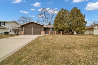 2S168 Mayfield Lane, Glen Ellyn, IL 60137