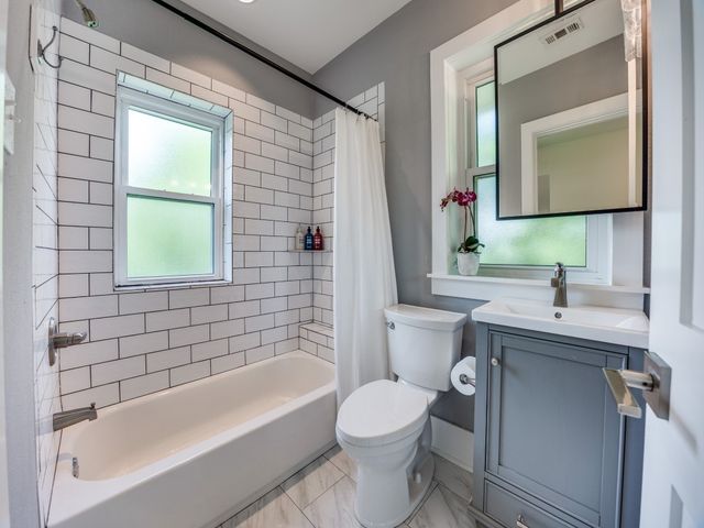 2719 W 12th Street, Dallas, TX 75211
