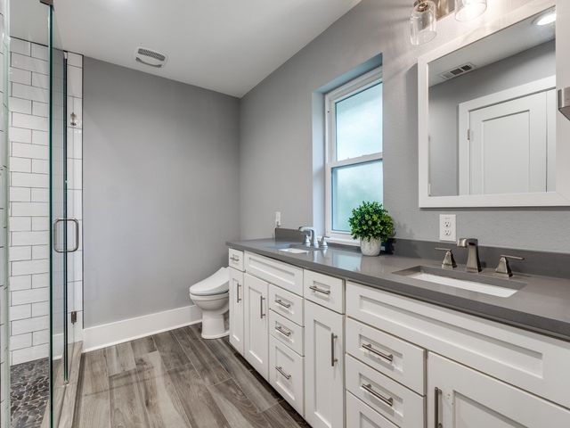 2719 W 12th Street, Dallas, TX 75211