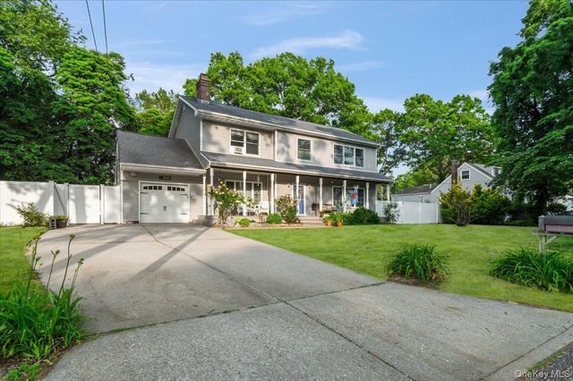 7 Maple Avenue, Holbrook, NY 11741