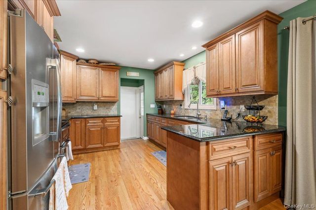 7 Maple Avenue, Holbrook, NY 11741