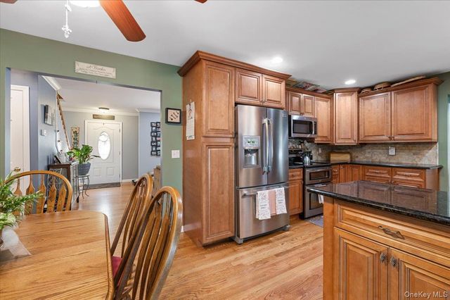 7 Maple Avenue, Holbrook, NY 11741