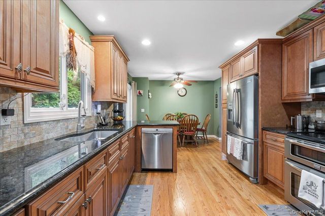 7 Maple Avenue, Holbrook, NY 11741