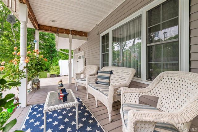 7 Maple Avenue, Holbrook, NY 11741