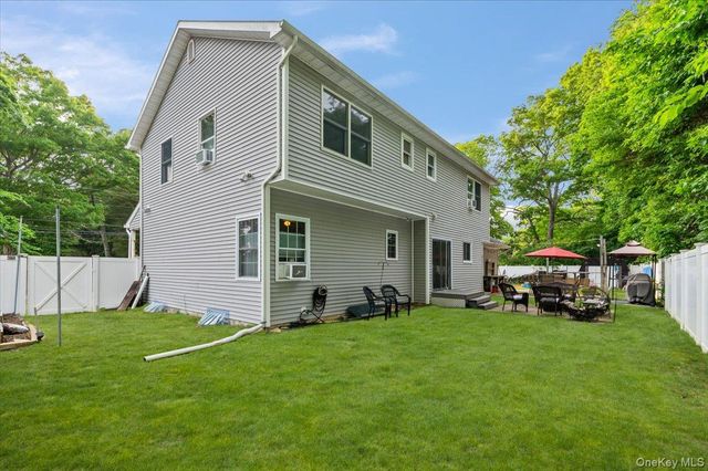 7 Maple Avenue, Holbrook, NY 11741