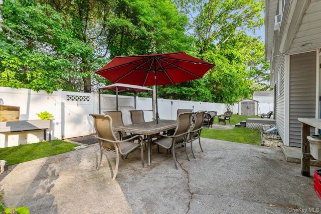 7 Maple Avenue, Holbrook, NY 11741