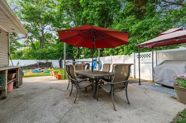 7 Maple Avenue, Holbrook, NY 11741