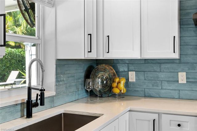 699 99th AVE N, Naples, FL 34108