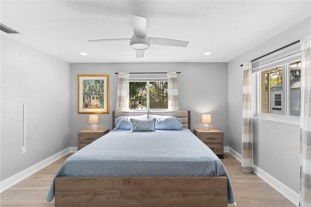 699 99th AVE N, Naples, FL 34108