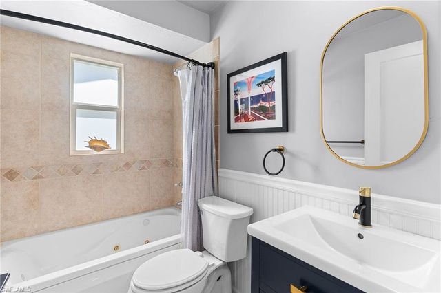 699 99th AVE N, Naples, FL 34108