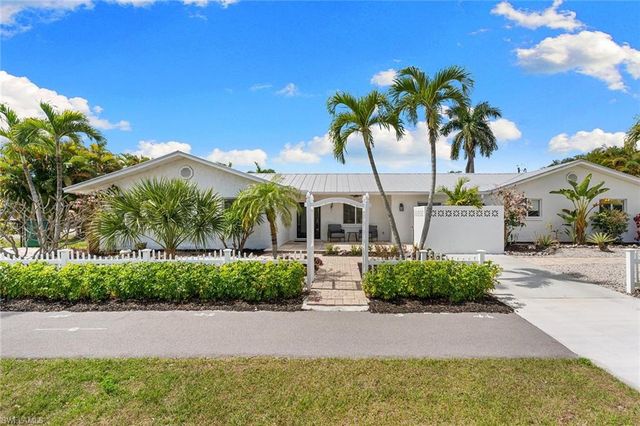 699 99th AVE N, Naples, FL 34108