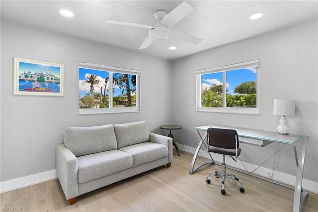 699 99th AVE N, Naples, FL 34108