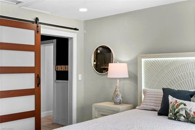 699 99th AVE N, Naples, FL 34108