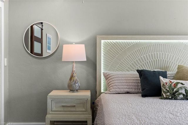 699 99th AVE N, Naples, FL 34108