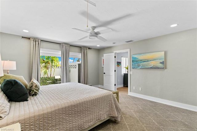 699 99th AVE N, Naples, FL 34108