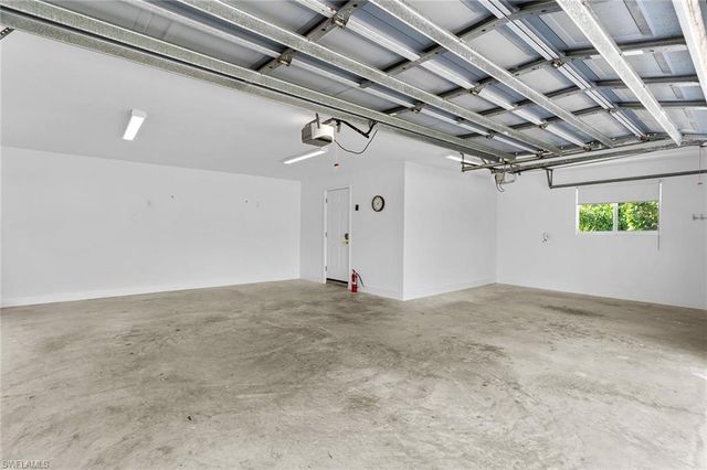 699 99th AVE N, Naples, FL 34108