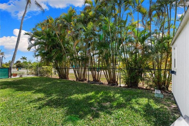 699 99th AVE N, Naples, FL 34108