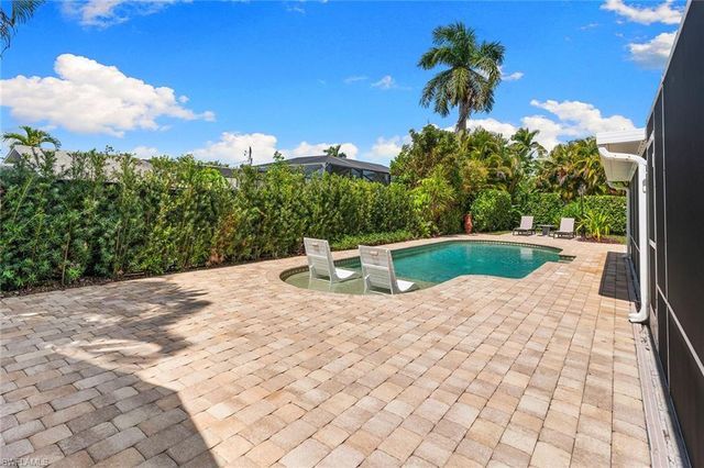 699 99th AVE N, Naples, FL 34108