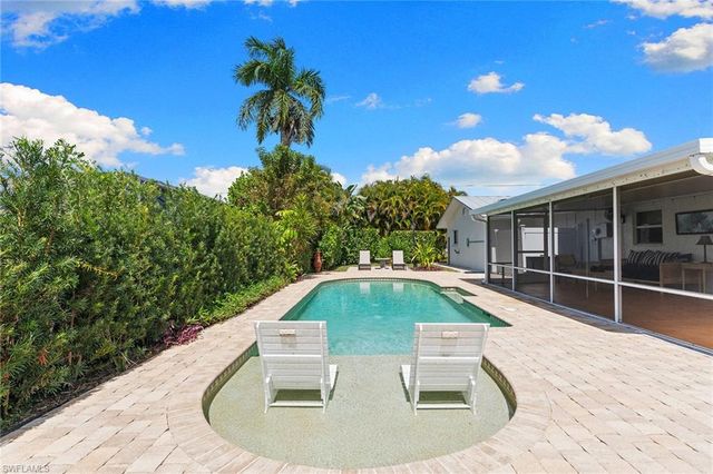 699 99th AVE N, Naples, FL 34108