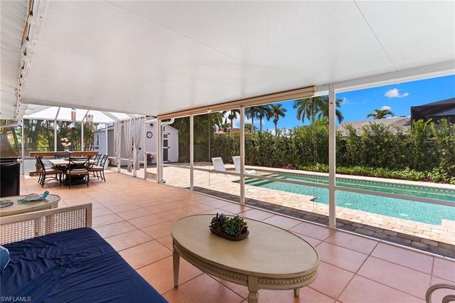 699 99th AVE N, Naples, FL 34108