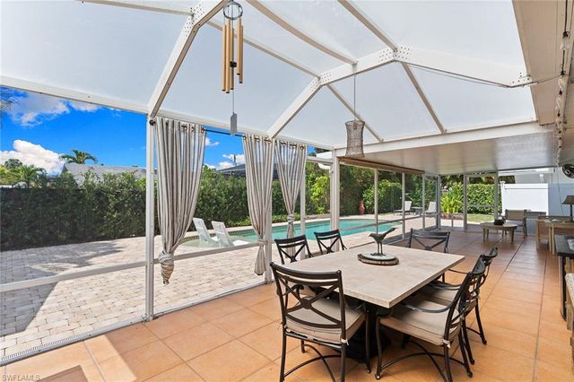 699 99th AVE N, Naples, FL 34108