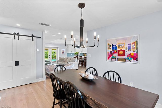 699 99th AVE N, Naples, FL 34108